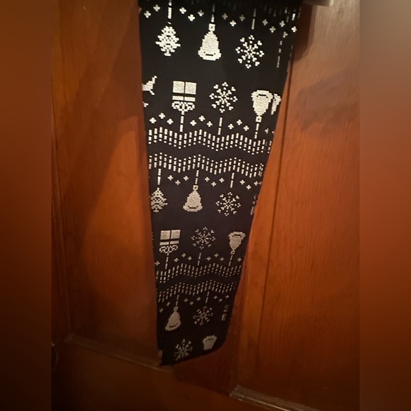 French Laundry Christmas pattern leggings NWT in size L/XL - Picture 5 of 7